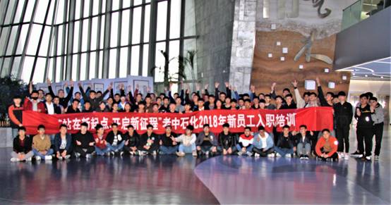 圖片包含 地板, 建筑物, 室內(nèi), 水已生成極高可信度的說明